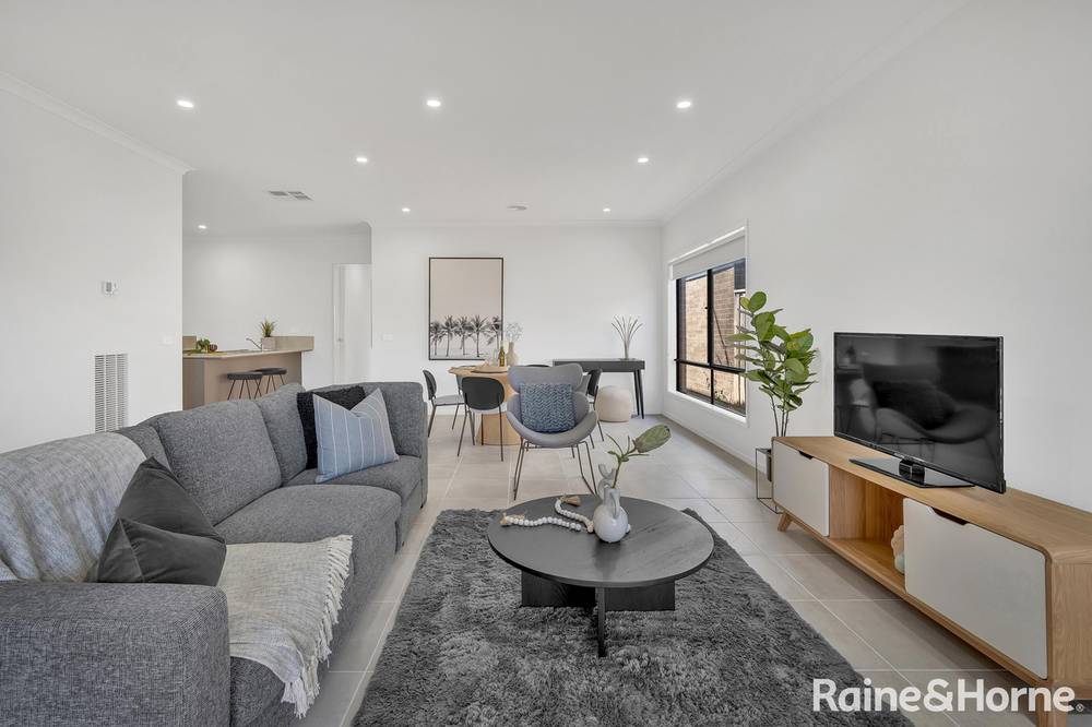 13 Willaroy Boulevard, DONNYBROOK, VIC 3064