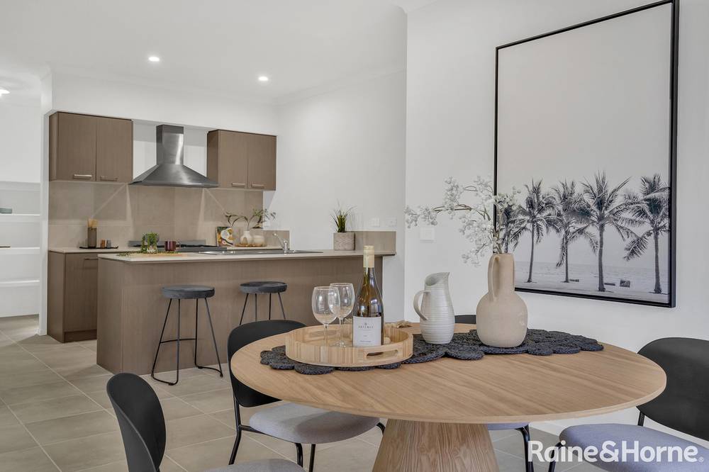 13 Willaroy Boulevard, DONNYBROOK, VIC 3064