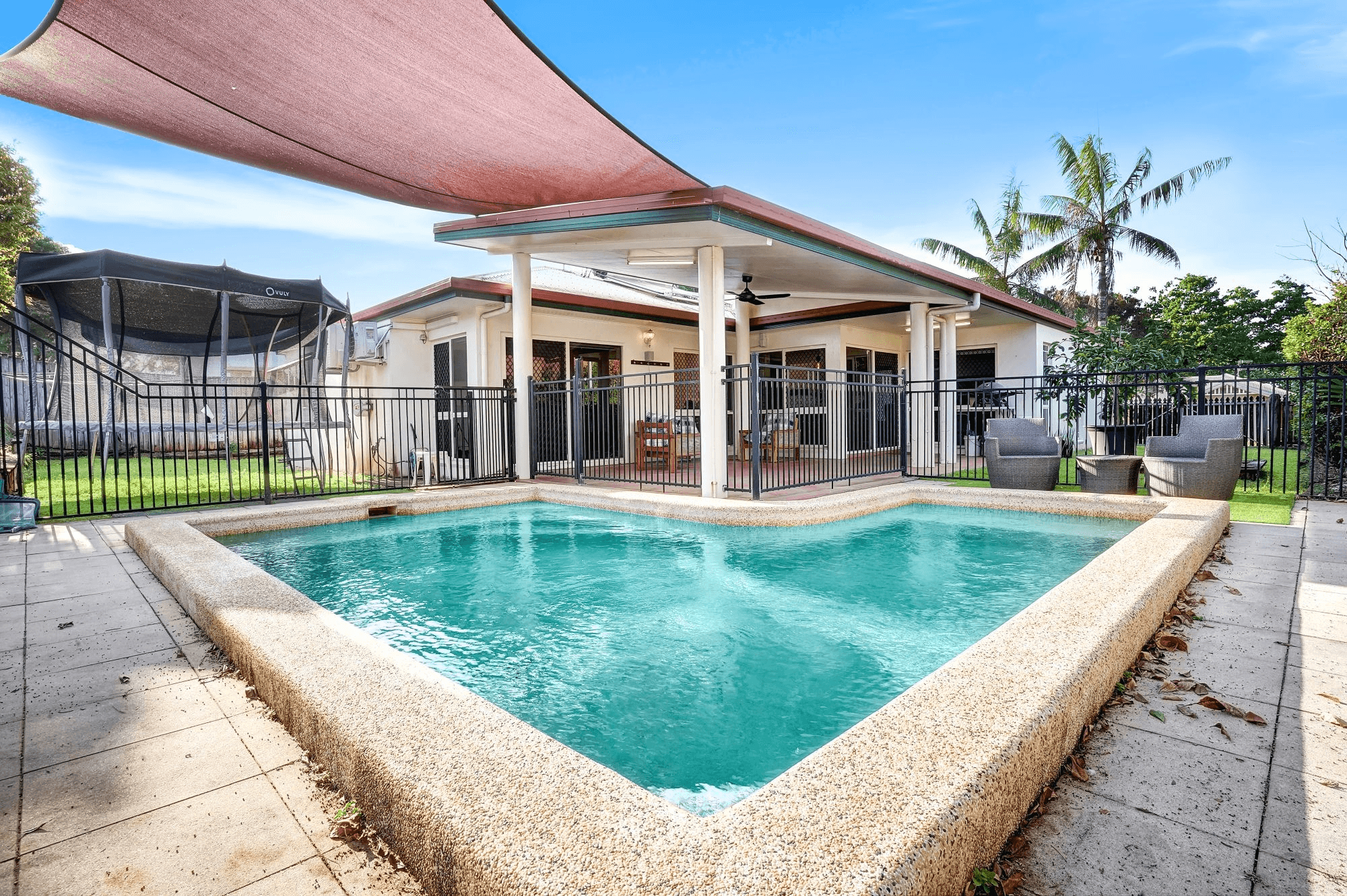 15 Village Tce, Redlynch, QLD 4870