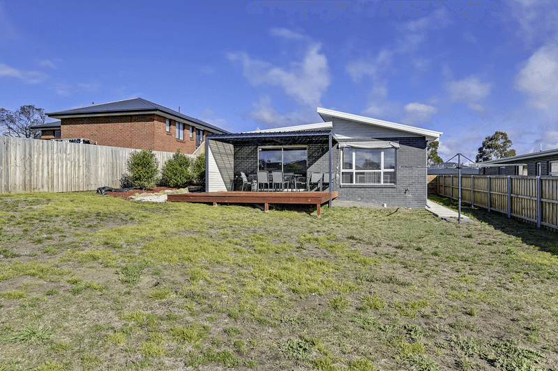 12 Penna Beach Street, MIDWAY POINT, TAS 7171