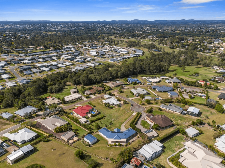 4 Dominique Court, SOUTHSIDE, QLD 4570