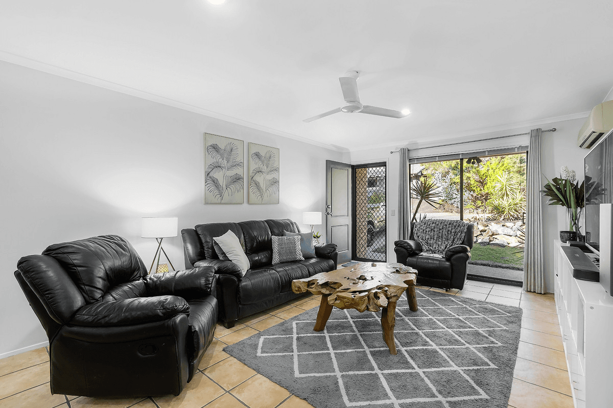 2/3 Wayne Place, Oxenford, QLD 4210