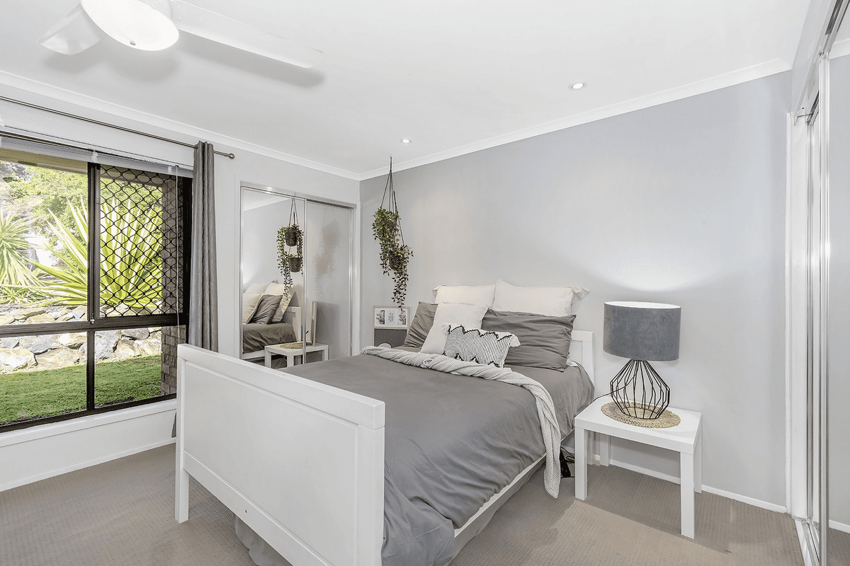 2/3 Wayne Place, Oxenford, QLD 4210