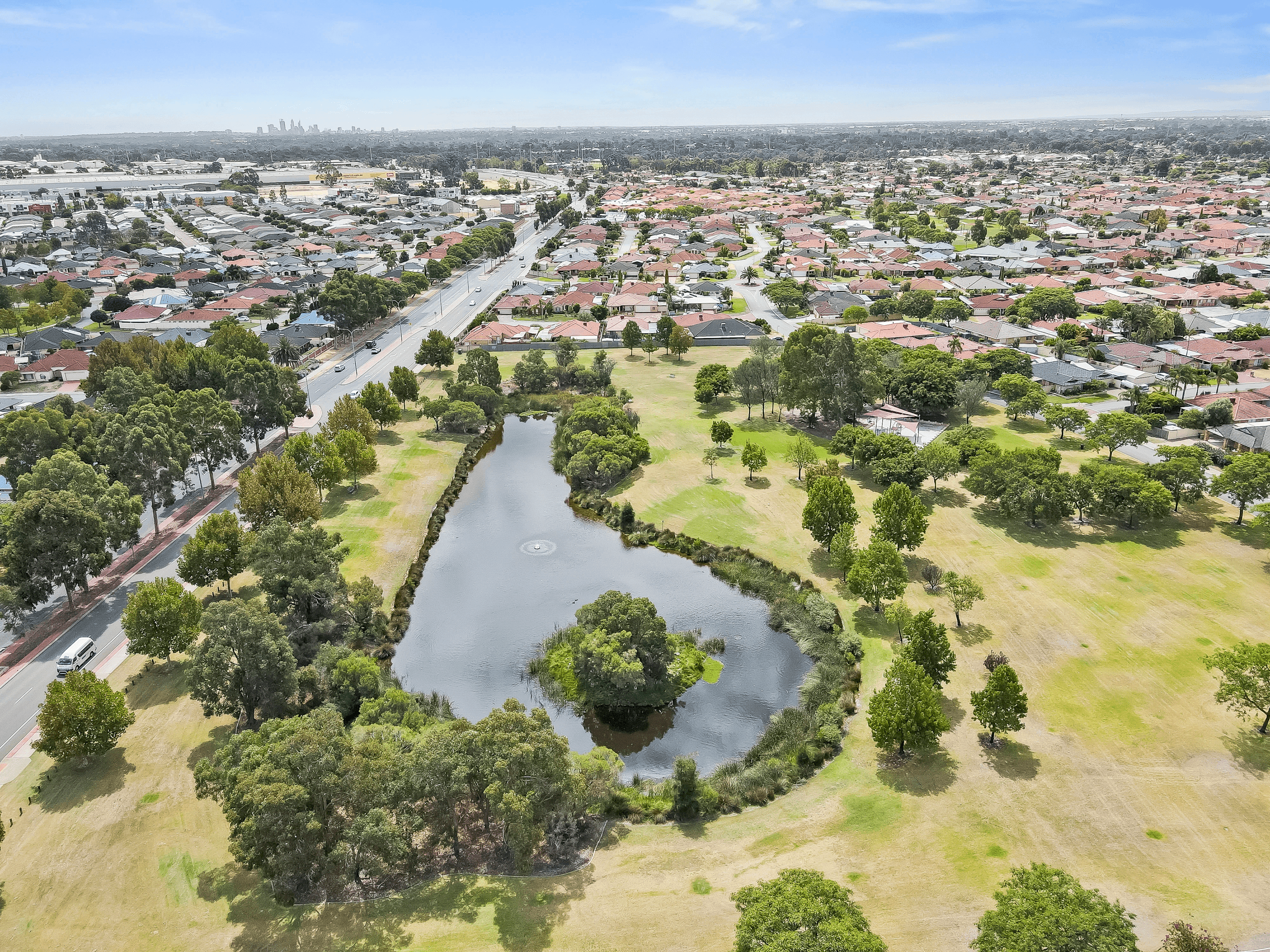 13 Tipuana Place, THORNLIE, WA 6108