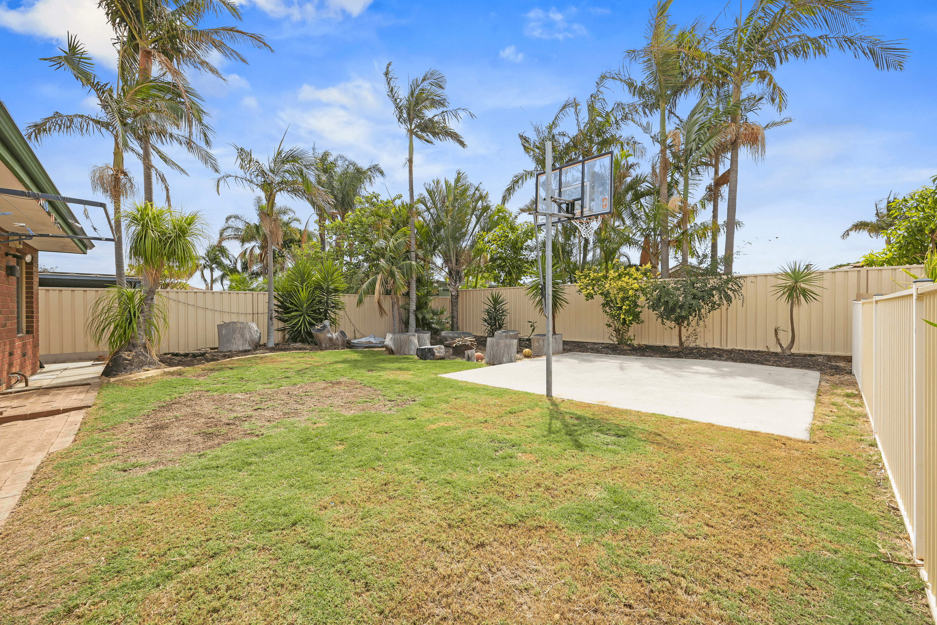 13 Tipuana Place, THORNLIE, WA 6108