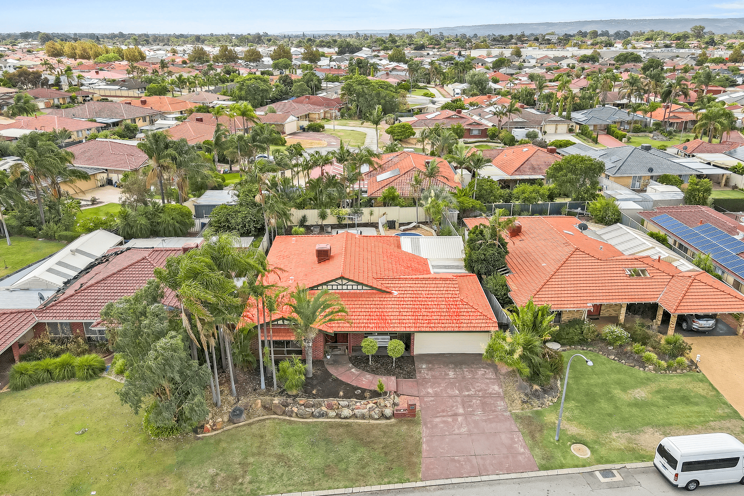 13 Tipuana Place, THORNLIE, WA 6108