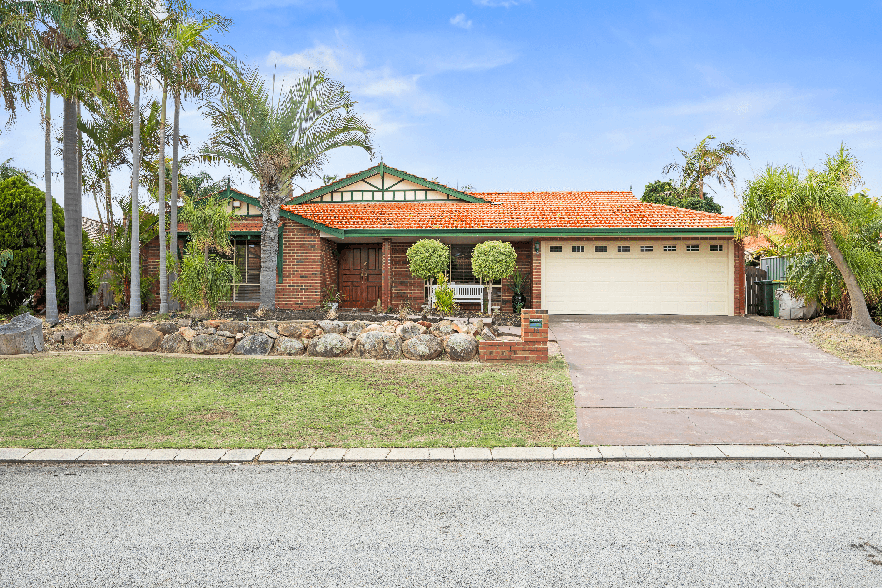 13 Tipuana Place, THORNLIE, WA 6108