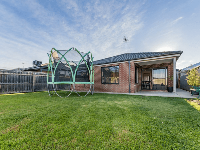 3 Crystall Place, ARMSTRONG CREEK, VIC 3217