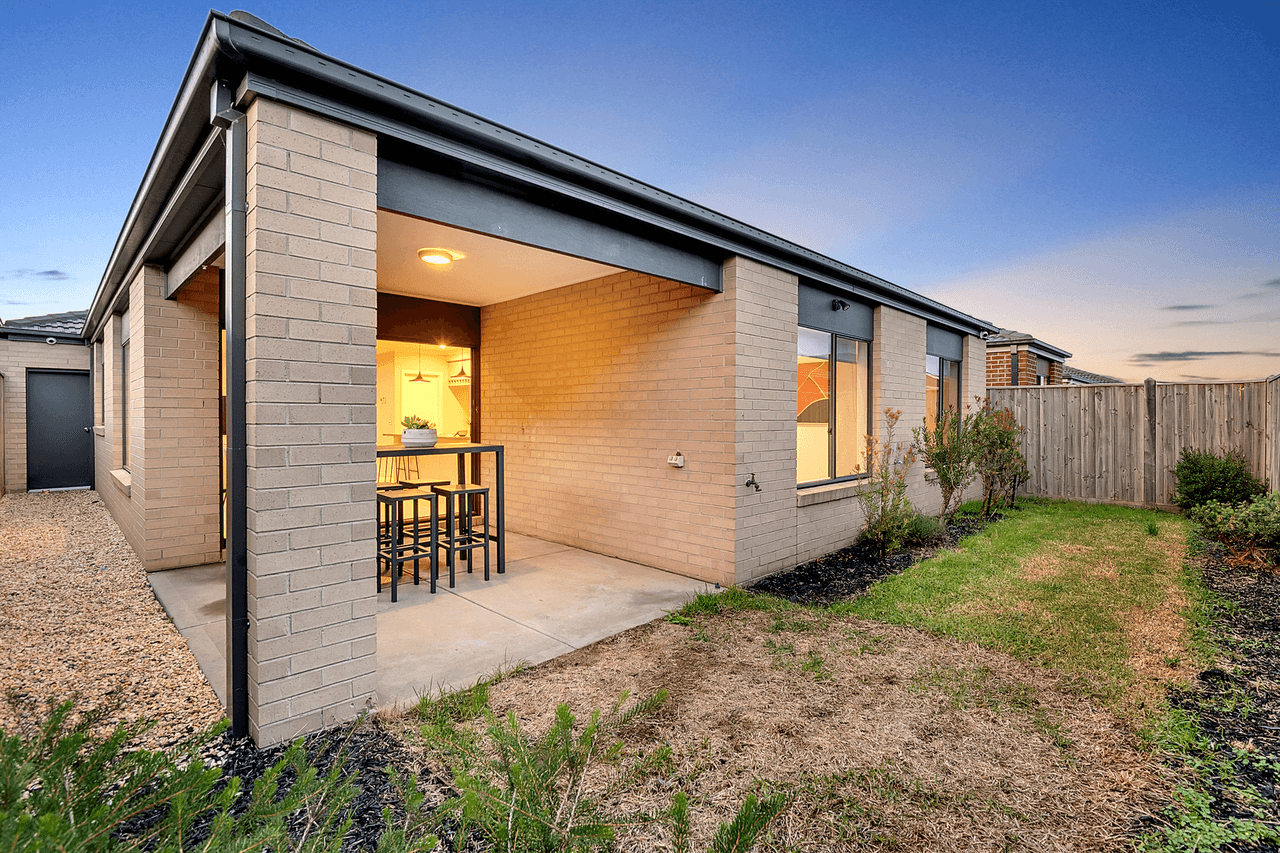 24 Stettler Boulevard, Mickleham, VIC 3064