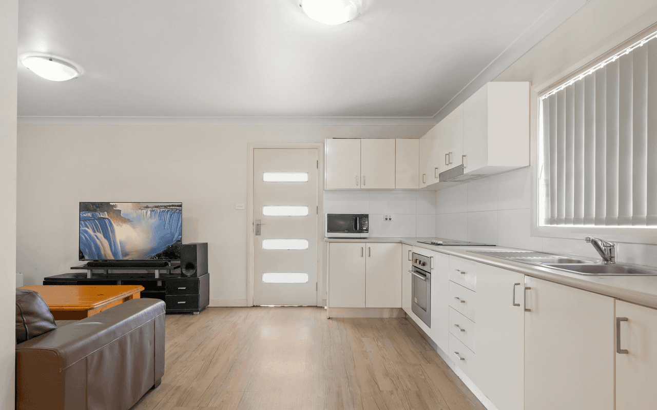 29 & 29a Watkins Crescent, CURRANS HILL, NSW 2567