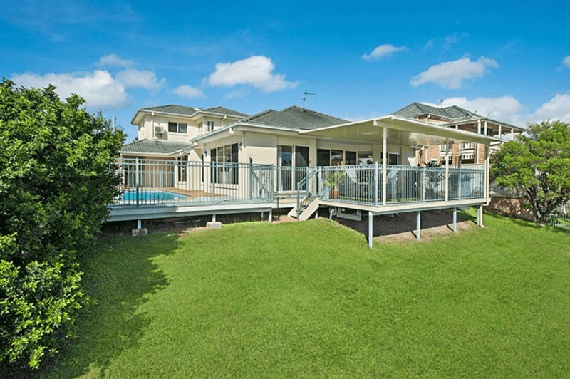 84 Cypress Drive, BROADBEACH WATERS, QLD 4218