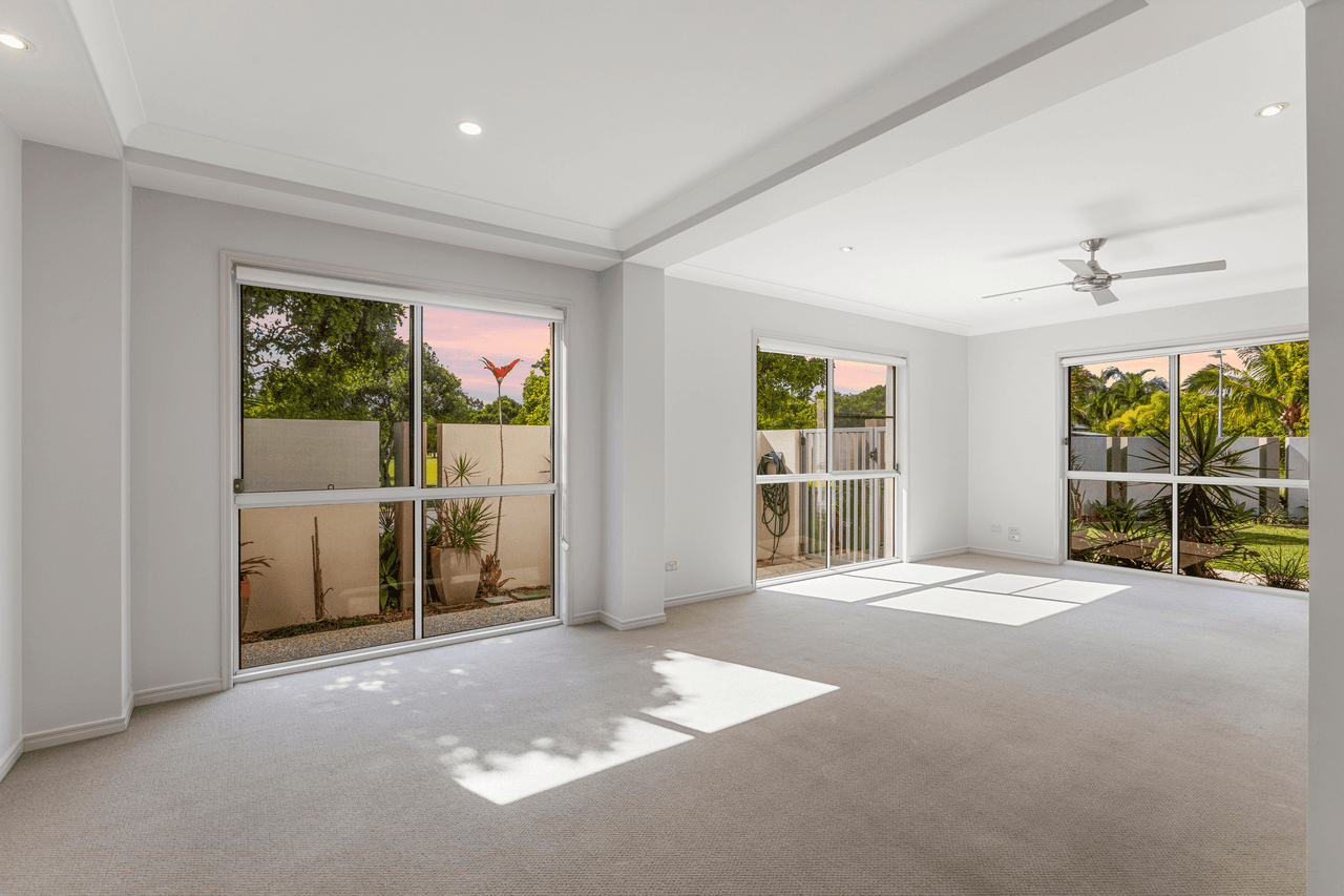 5 Tarawa Street, KAWANA ISLAND, QLD 4575