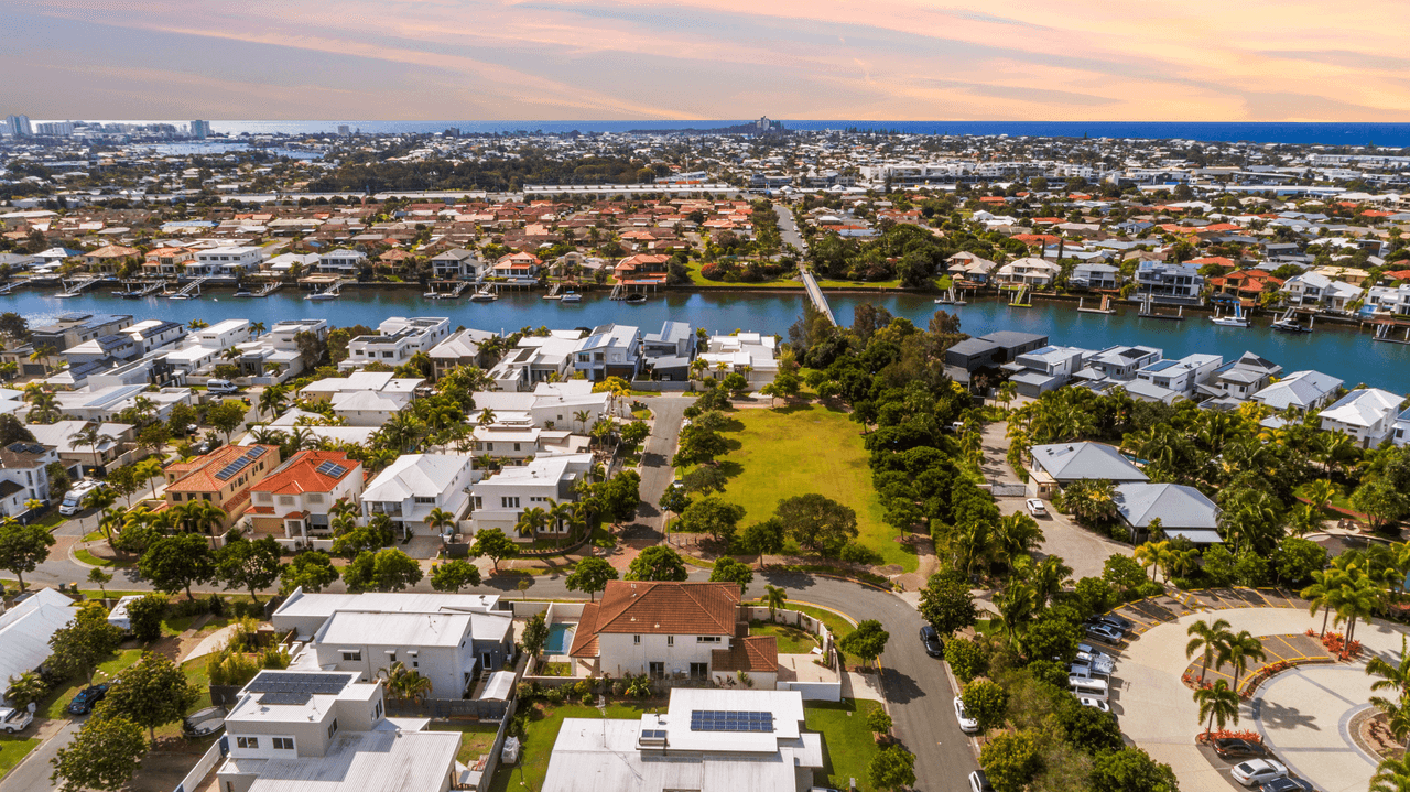 5 Tarawa Street, KAWANA ISLAND, QLD 4575