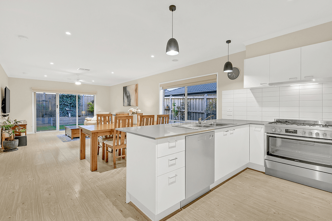 7 Camberwell Parade, Mickleham, VIC 3064