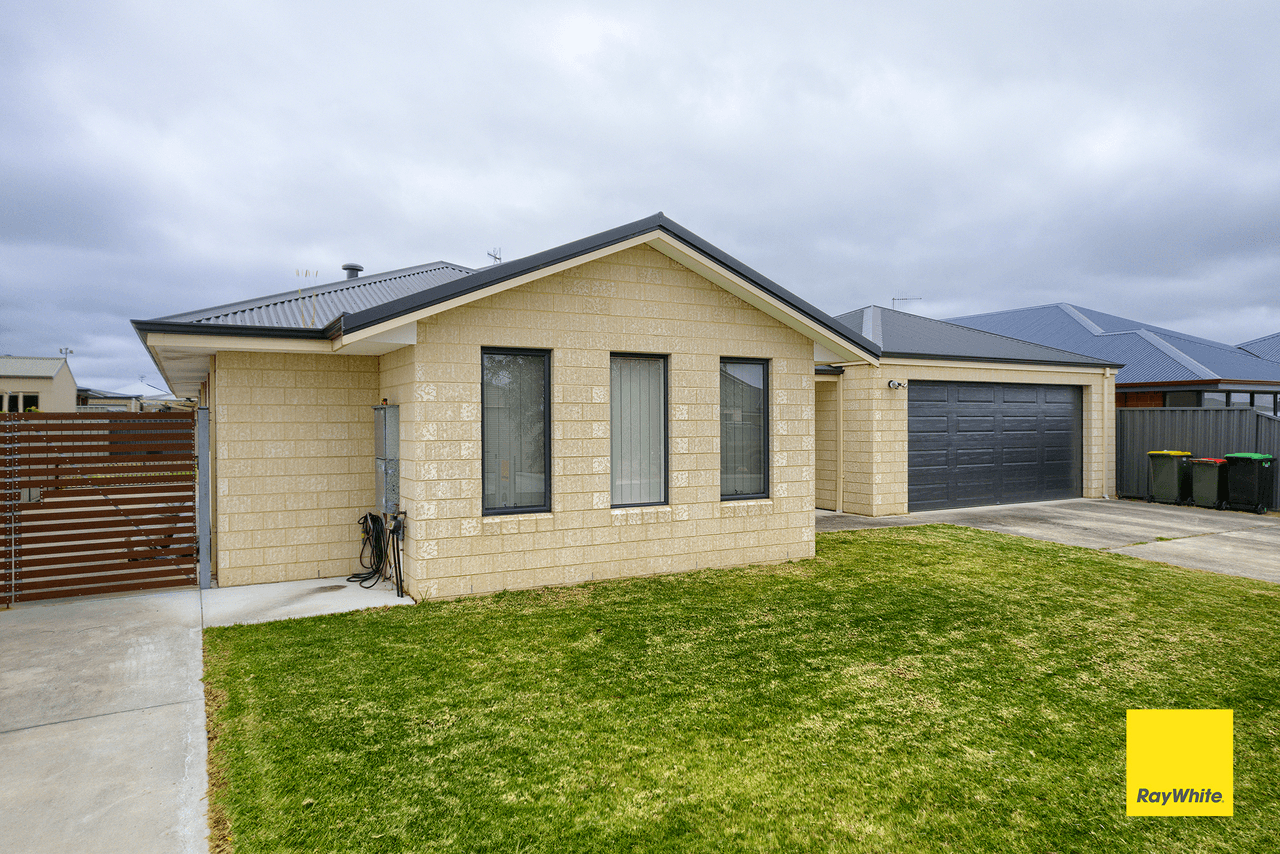 25 Kitcher Parade, MCKAIL, WA 6330