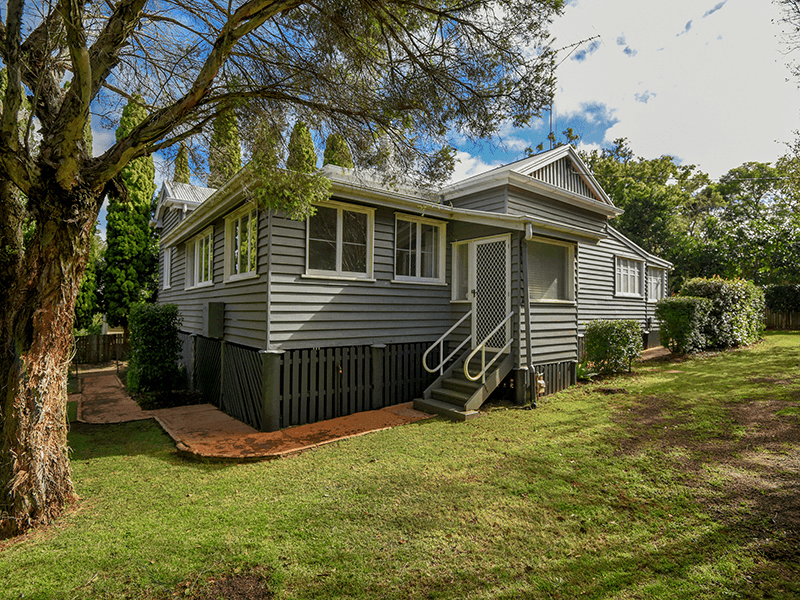 2 Queen Street, EAST TOOWOOMBA, QLD 4350