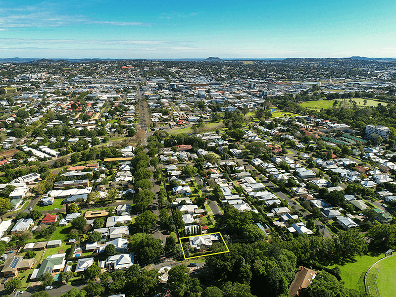 2 Queen Street, EAST TOOWOOMBA, QLD 4350