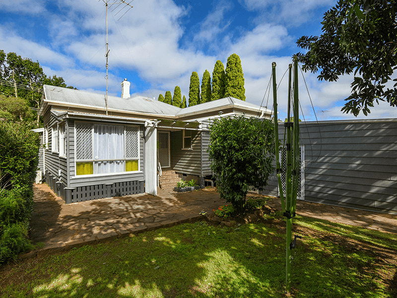 2 Queen Street, EAST TOOWOOMBA, QLD 4350