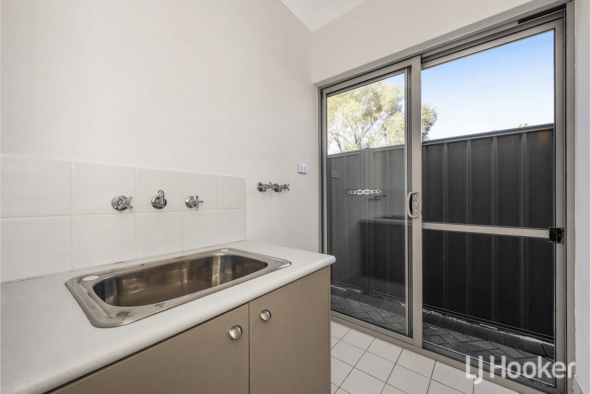 3/6 Valley Road, HALLS HEAD, WA 6210