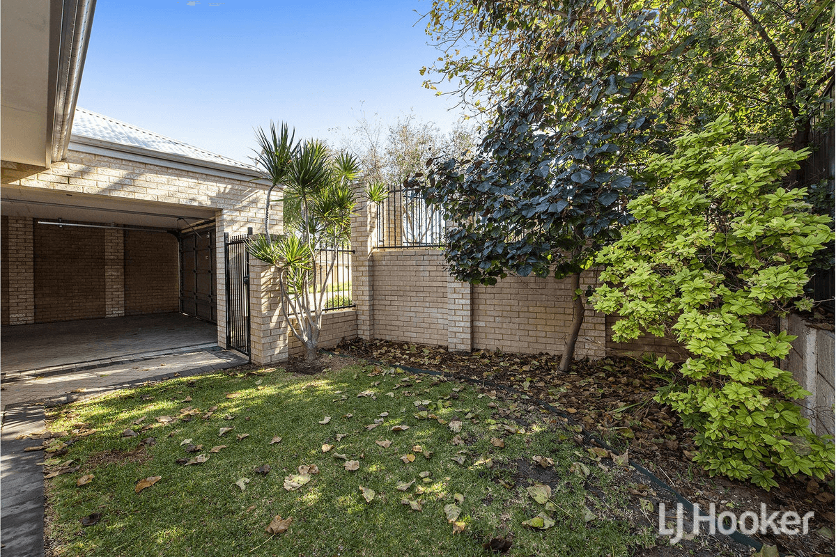 3/6 Valley Road, HALLS HEAD, WA 6210