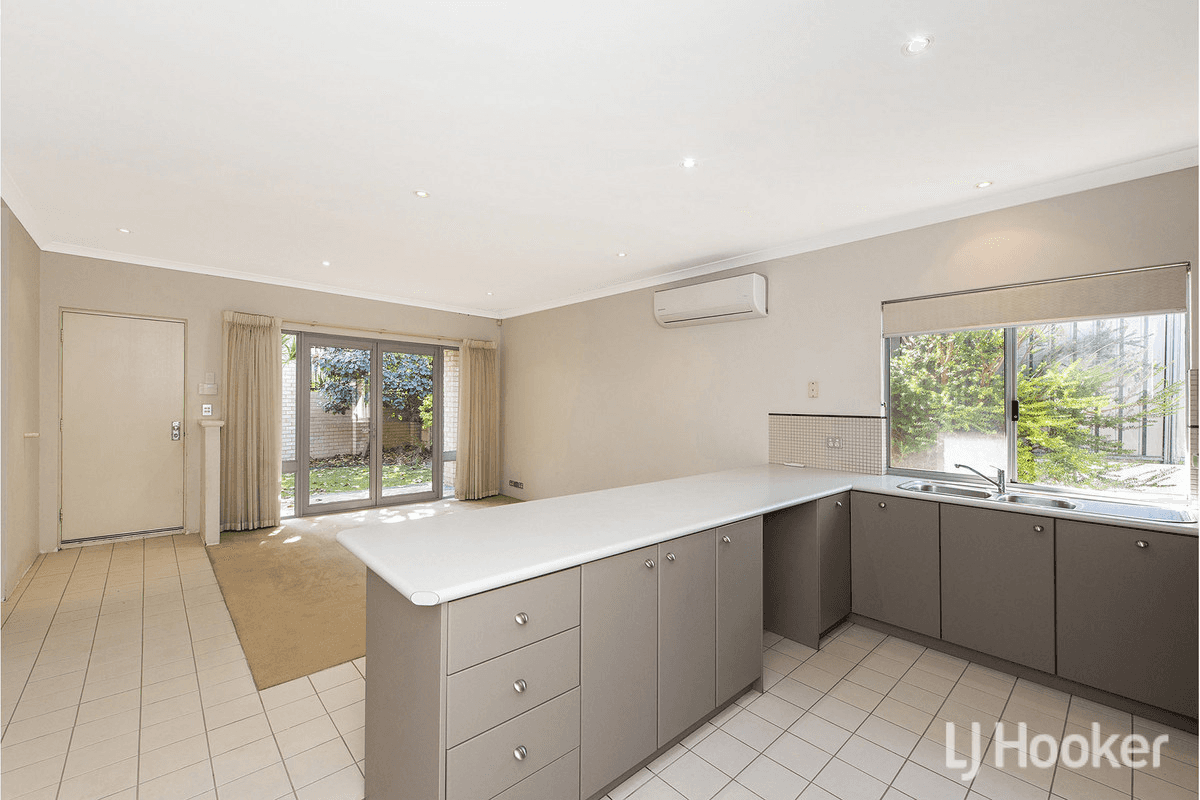 3/6 Valley Road, HALLS HEAD, WA 6210