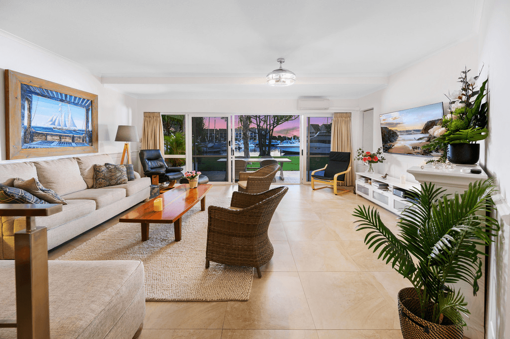 2/3 Marina Crescent, HOLLYWELL, QLD 4216