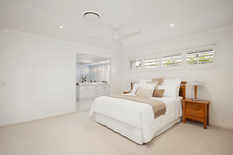 19 Shearwater Street, Burleigh Waters, QLD 4220