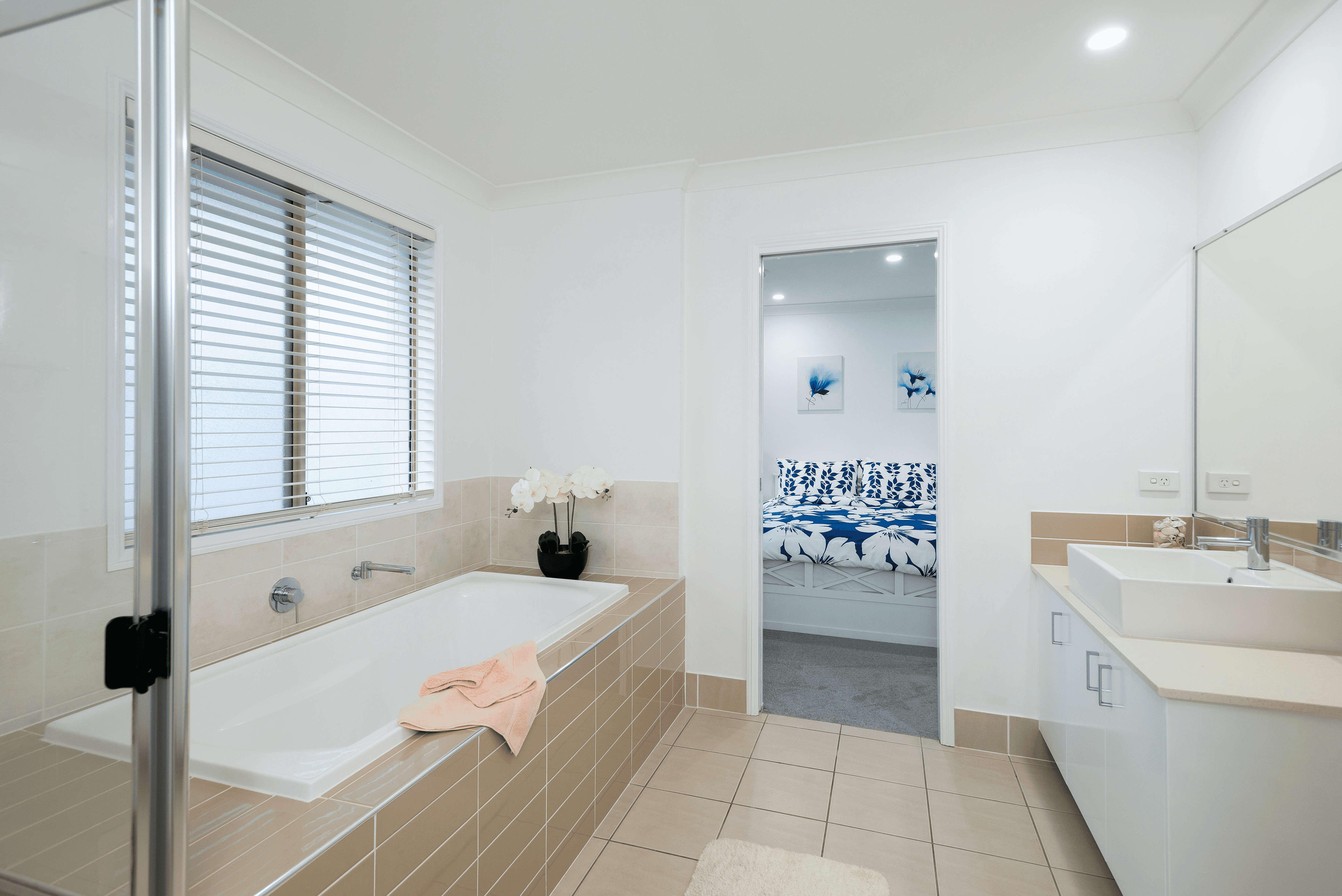 23 North Quay Drive, BIGGERA WATERS, QLD 4216