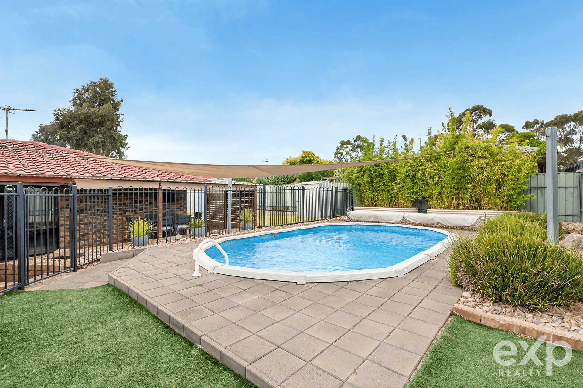 17 Mildera Crescent, Craigmore, SA 5114