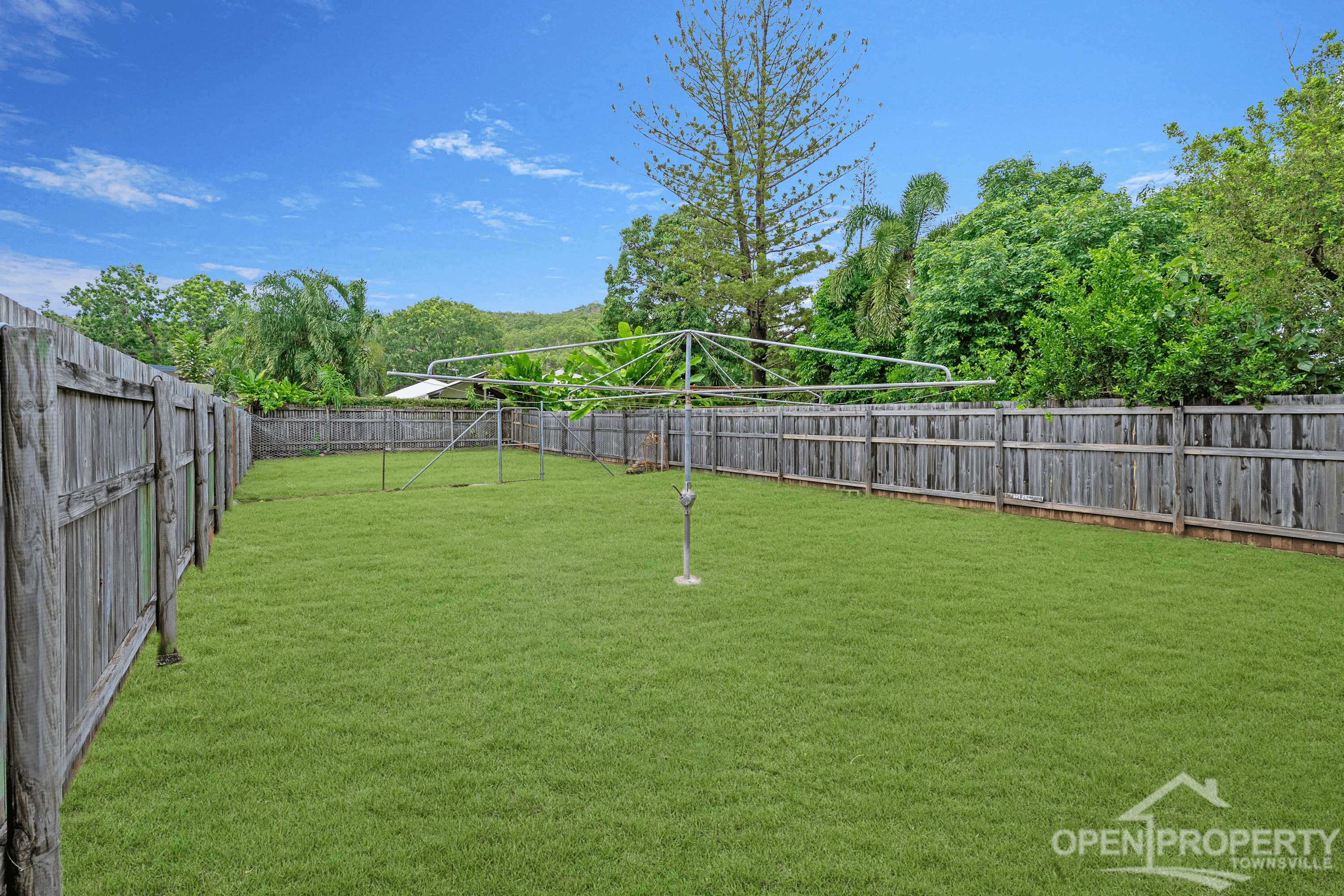 25 Harold St, West End, QLD 4810
