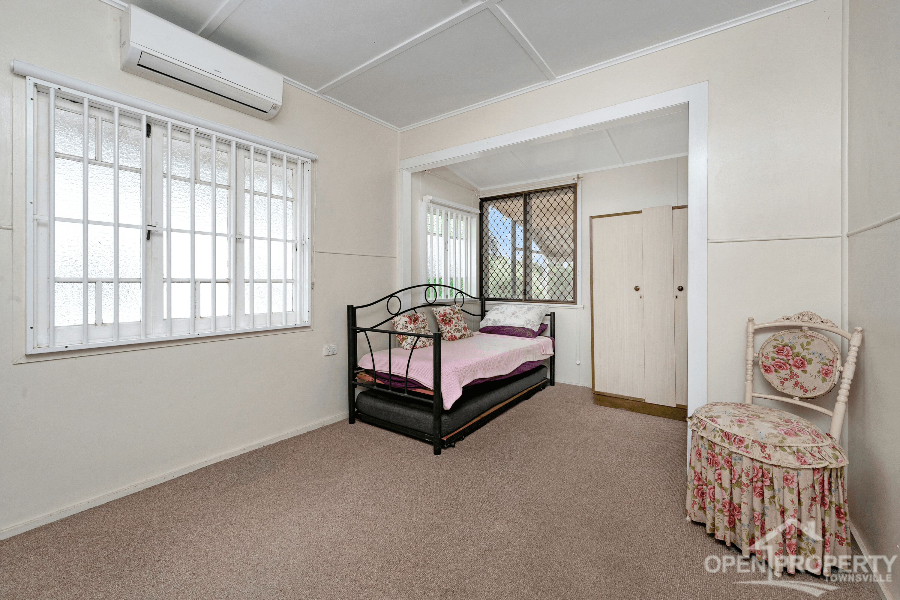 25 Harold St, West End, QLD 4810
