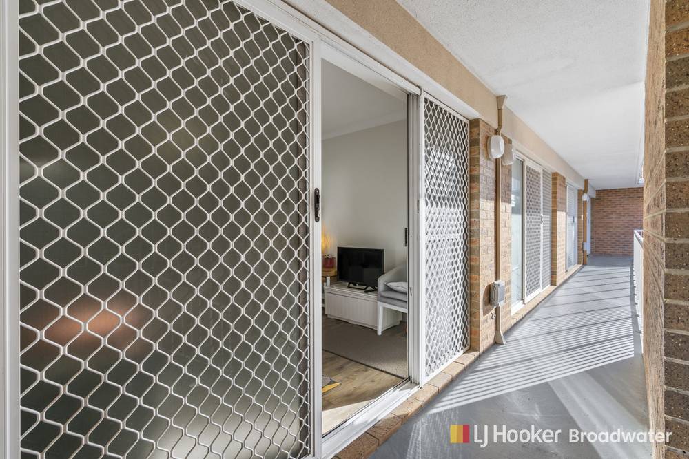 1/4 Brighton Street, BIGGERA WATERS, QLD 4216