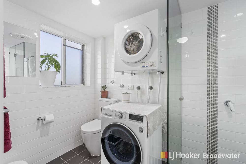 1/4 Brighton Street, BIGGERA WATERS, QLD 4216