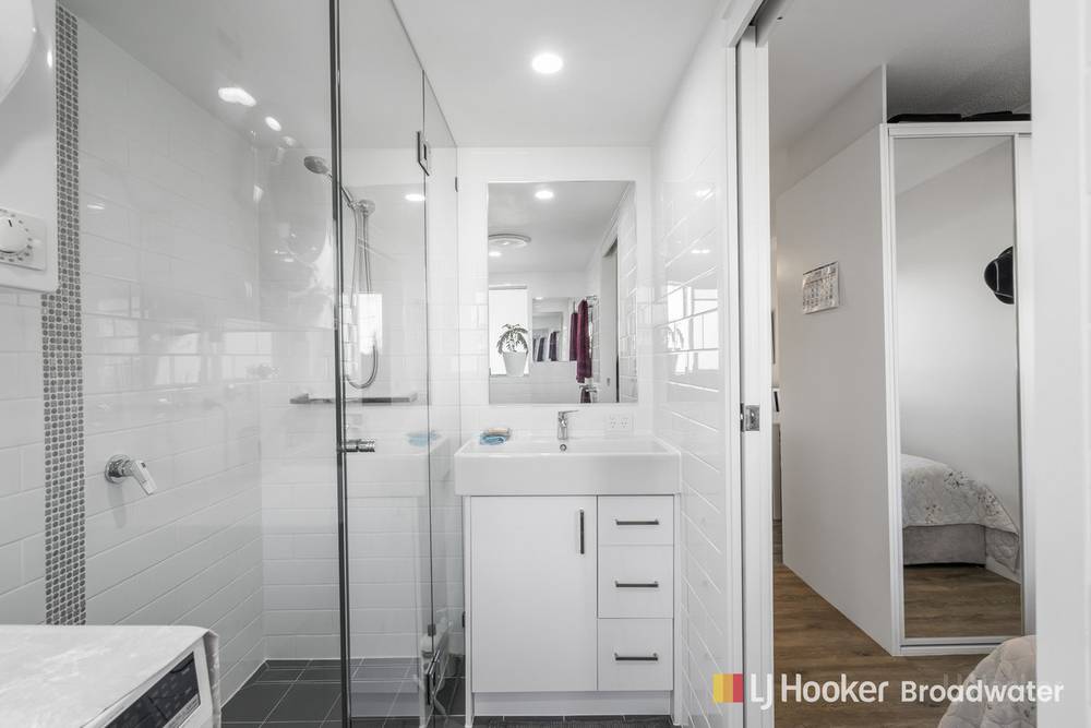 1/4 Brighton Street, BIGGERA WATERS, QLD 4216