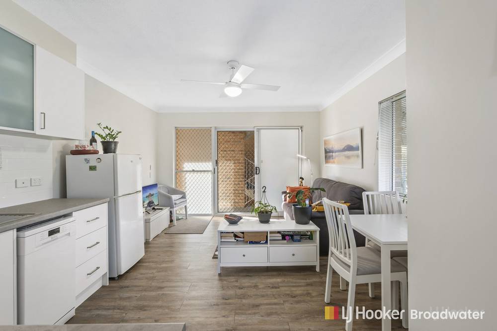 1/4 Brighton Street, BIGGERA WATERS, QLD 4216