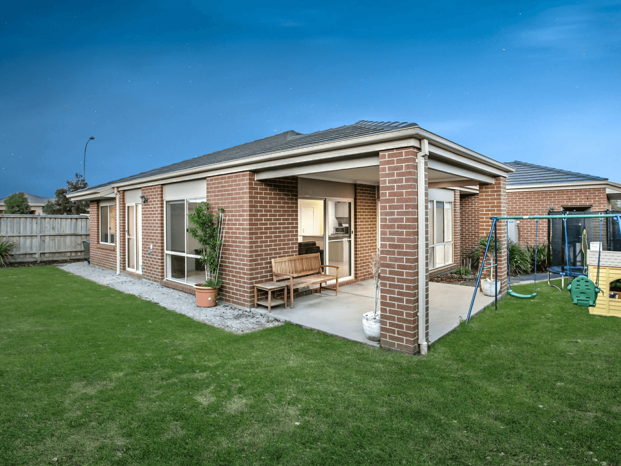 57 Royal Oak Crescent, CRANBOURNE EAST, VIC 3977