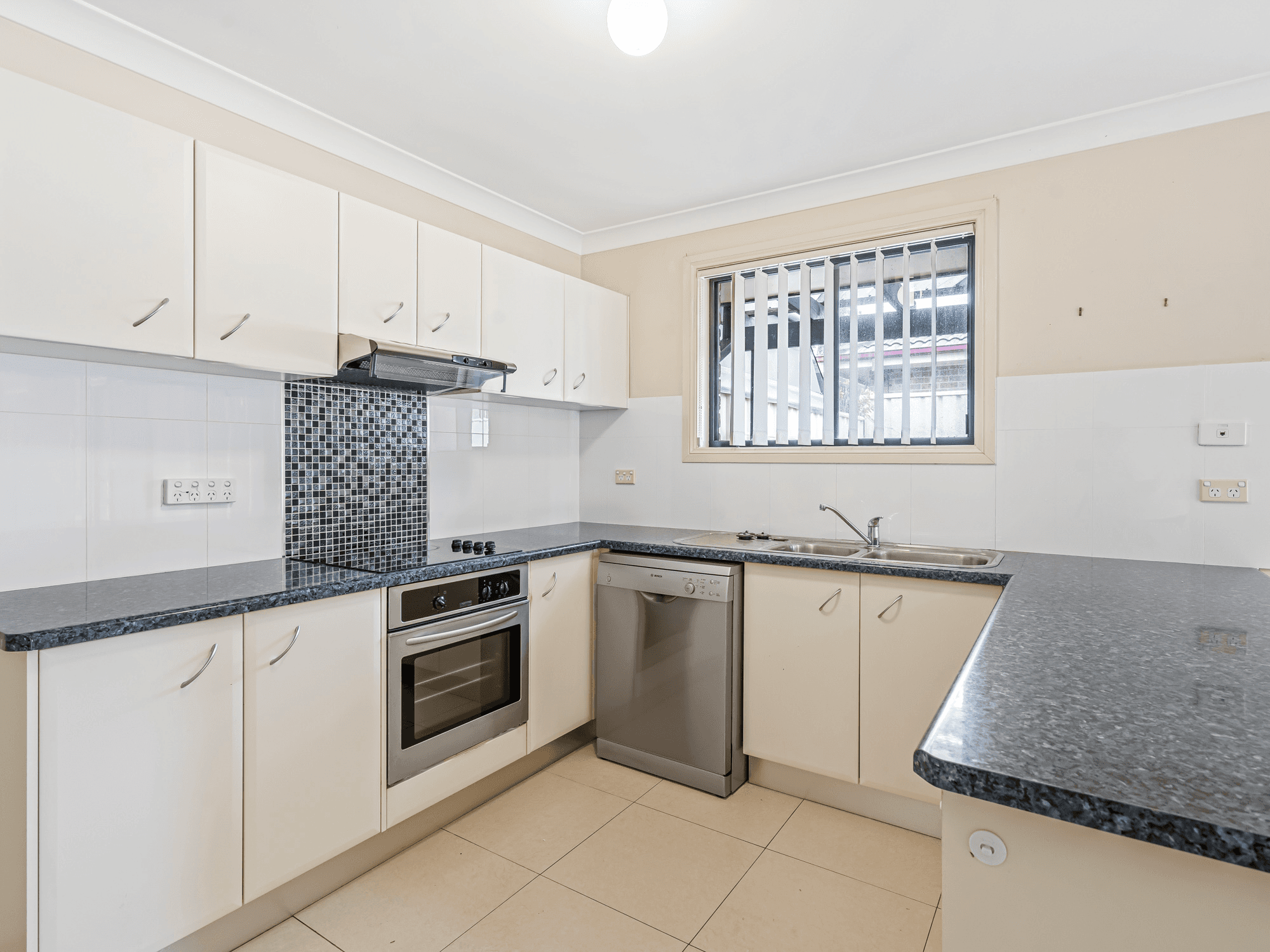 1/5 Riesling Road, BONNELLS BAY, NSW 2264