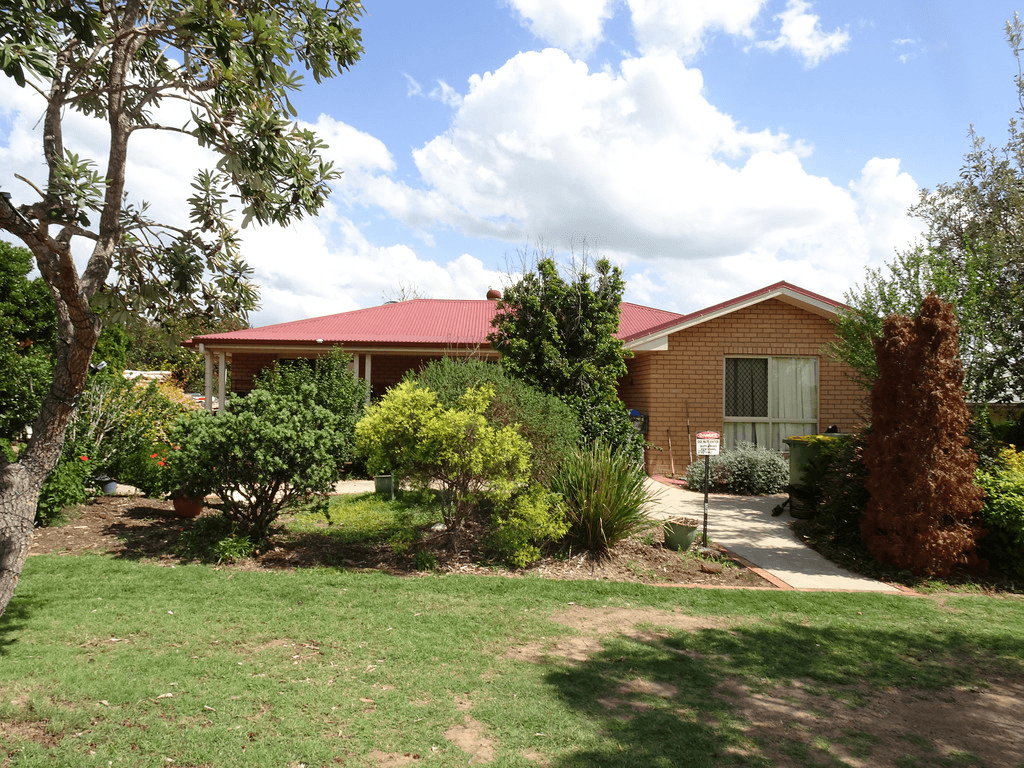 13 Lee Court, CROWS NEST, QLD 4355