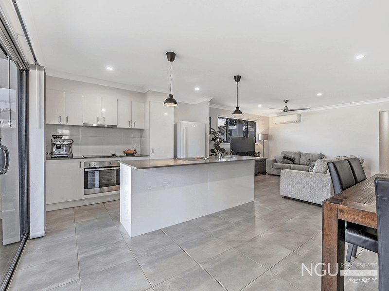 20 Wright Crescent, Flinders View, QLD 4305