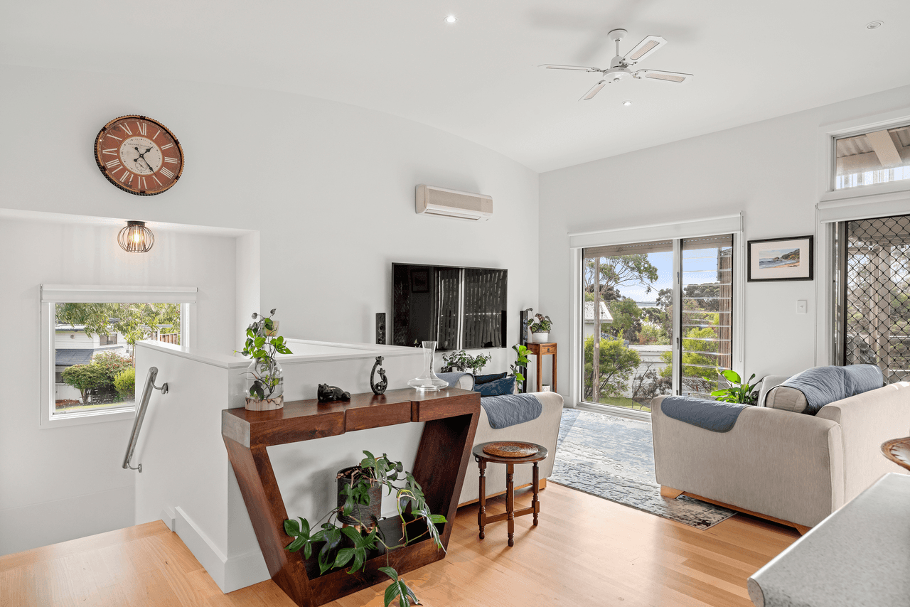 17 McRae Avenue, COWES, VIC 3922