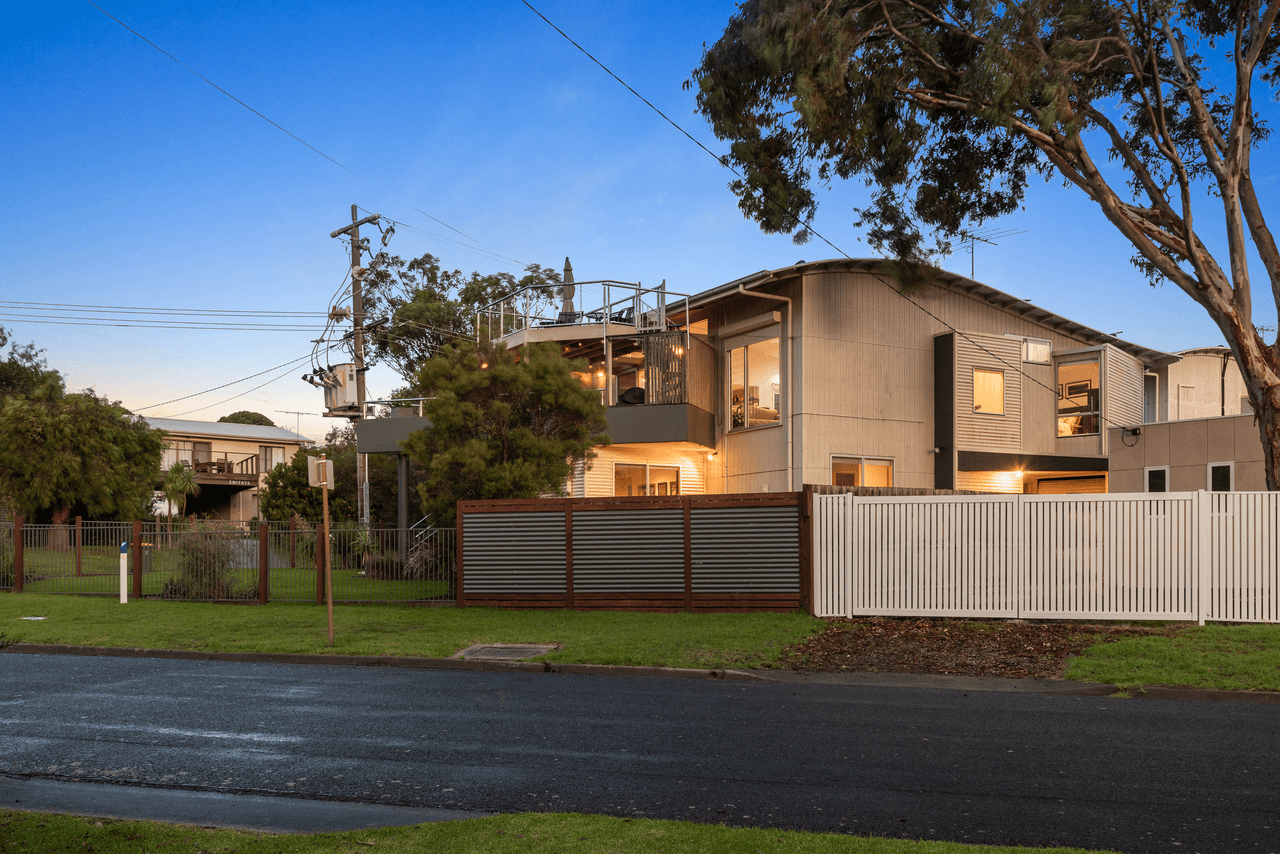 17 McRae Avenue, COWES, VIC 3922