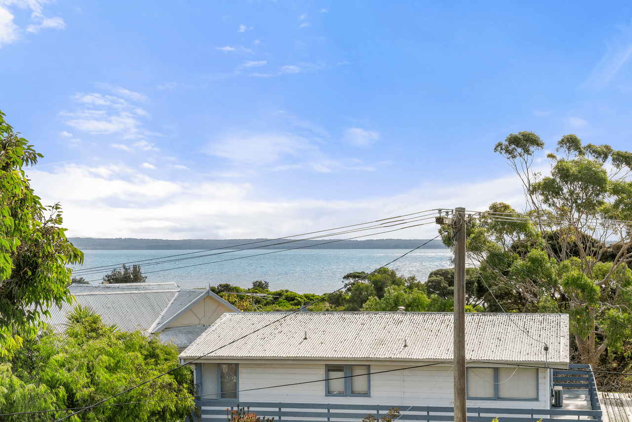 17 McRae Avenue, COWES, VIC 3922