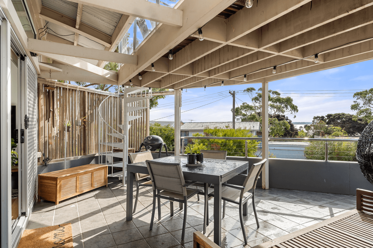 17 McRae Avenue, COWES, VIC 3922