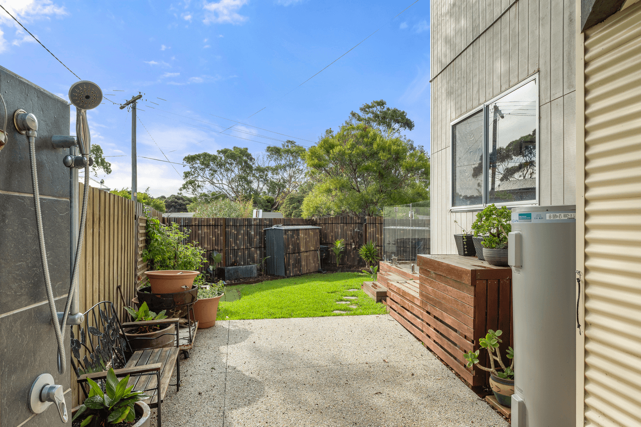 17 McRae Avenue, COWES, VIC 3922