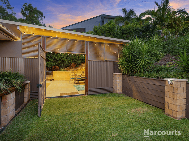 6 Hugh Place, Cashmere, QLD 4500