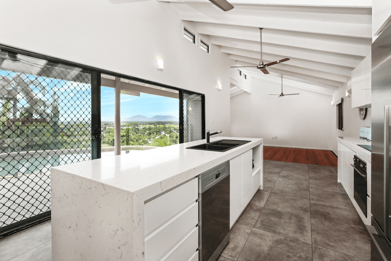 6 Darkin Close, SMITHFIELD, QLD 4878