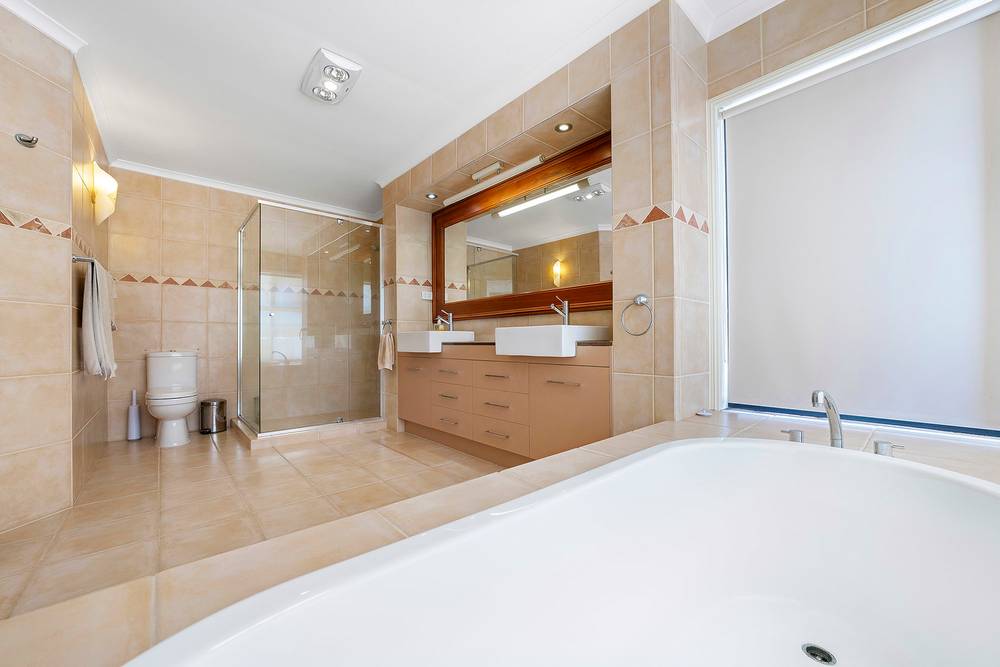 39 Meadowview Drive, Carrara, QLD 4211