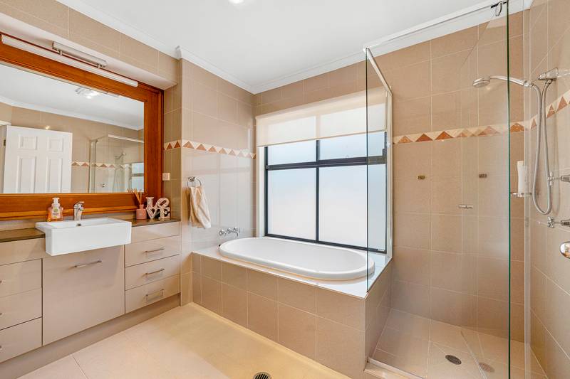 39 Meadowview Drive, Carrara, QLD 4211