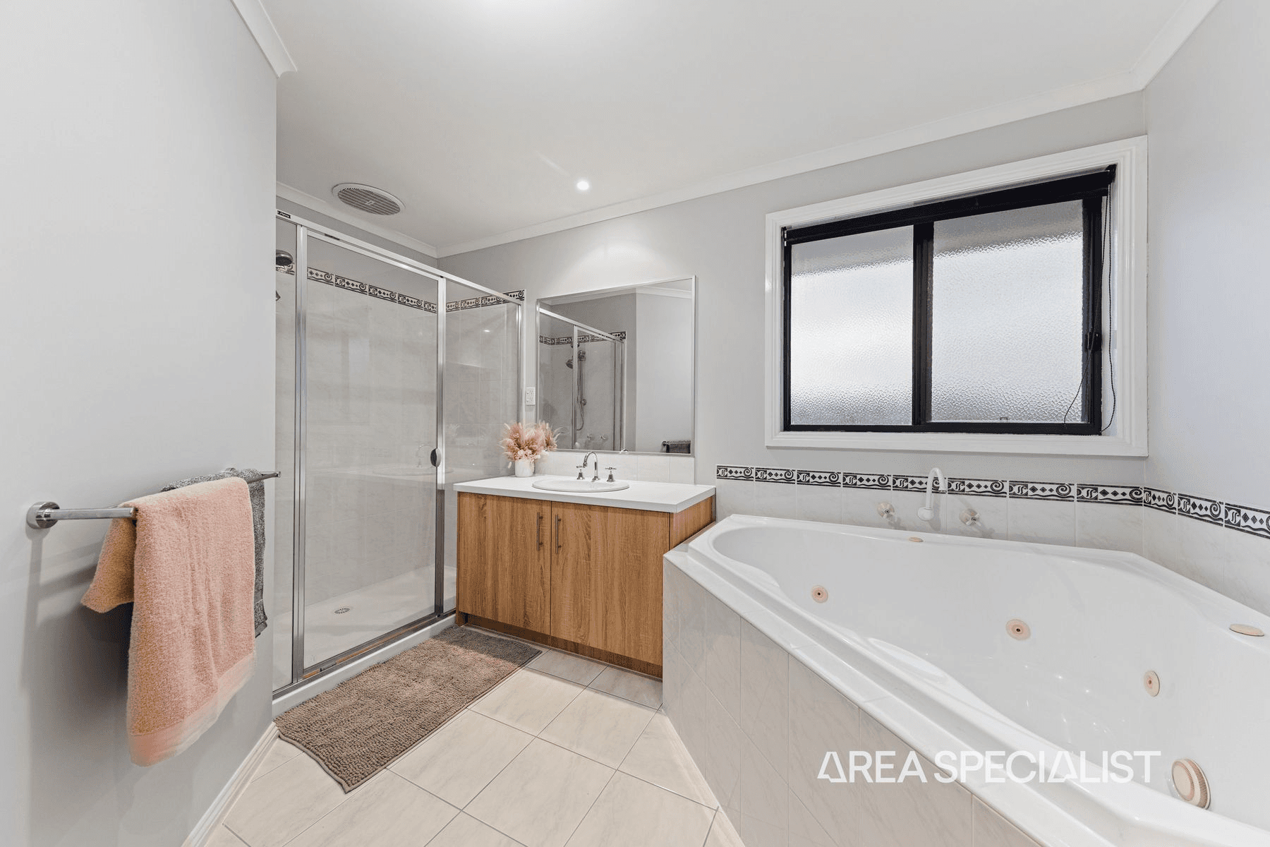 10 Overland Rise, Pakenham, VIC 3810