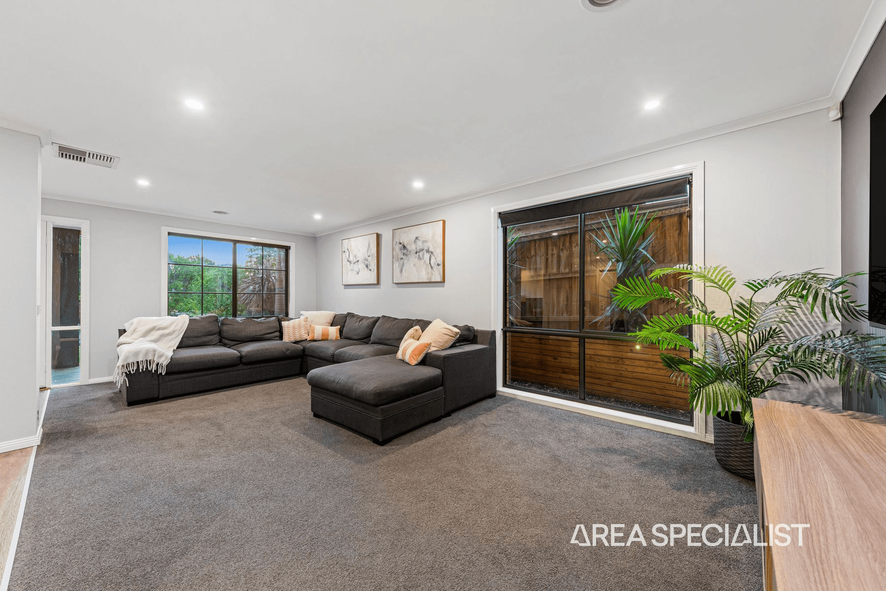 10 Overland Rise, Pakenham, VIC 3810